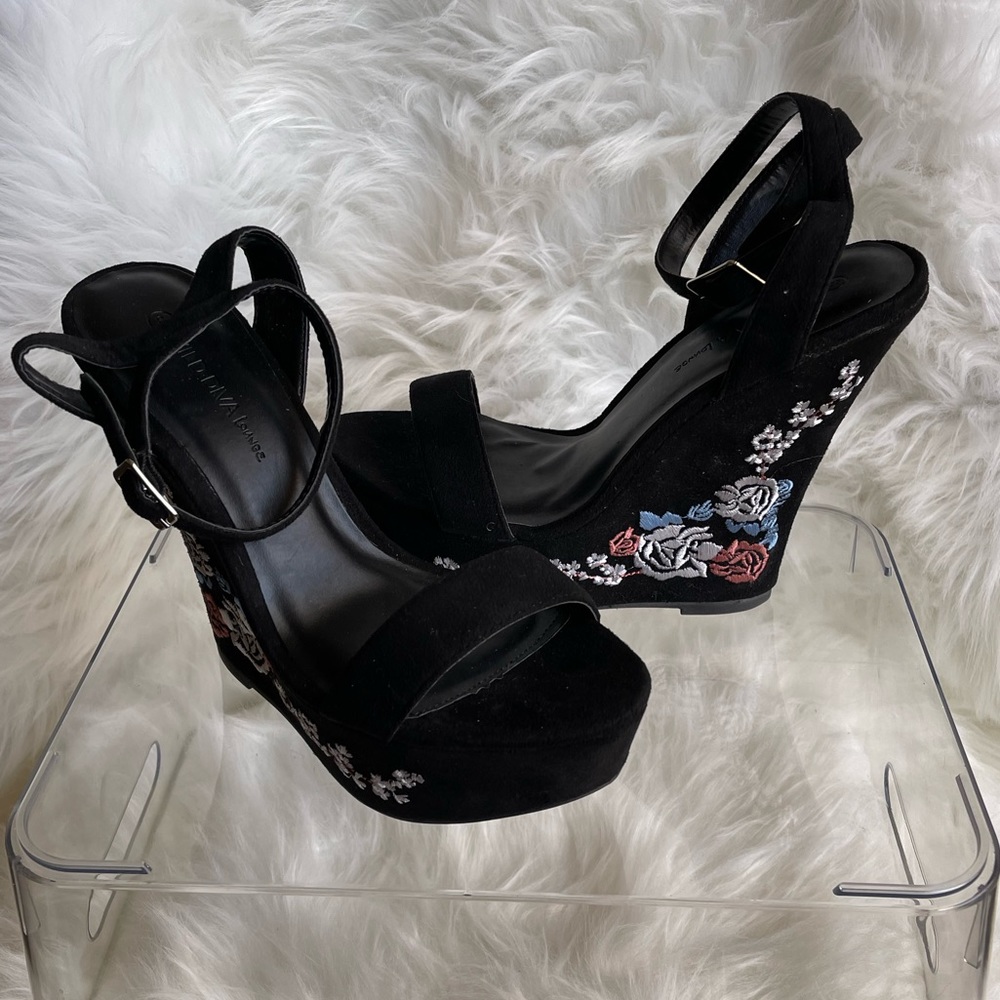 NWT Wild Diva Floral Sandals sz 8